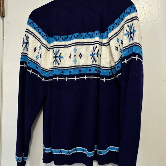 Vintage Snowflake Christmas Sweater - Picture 5 of 6
